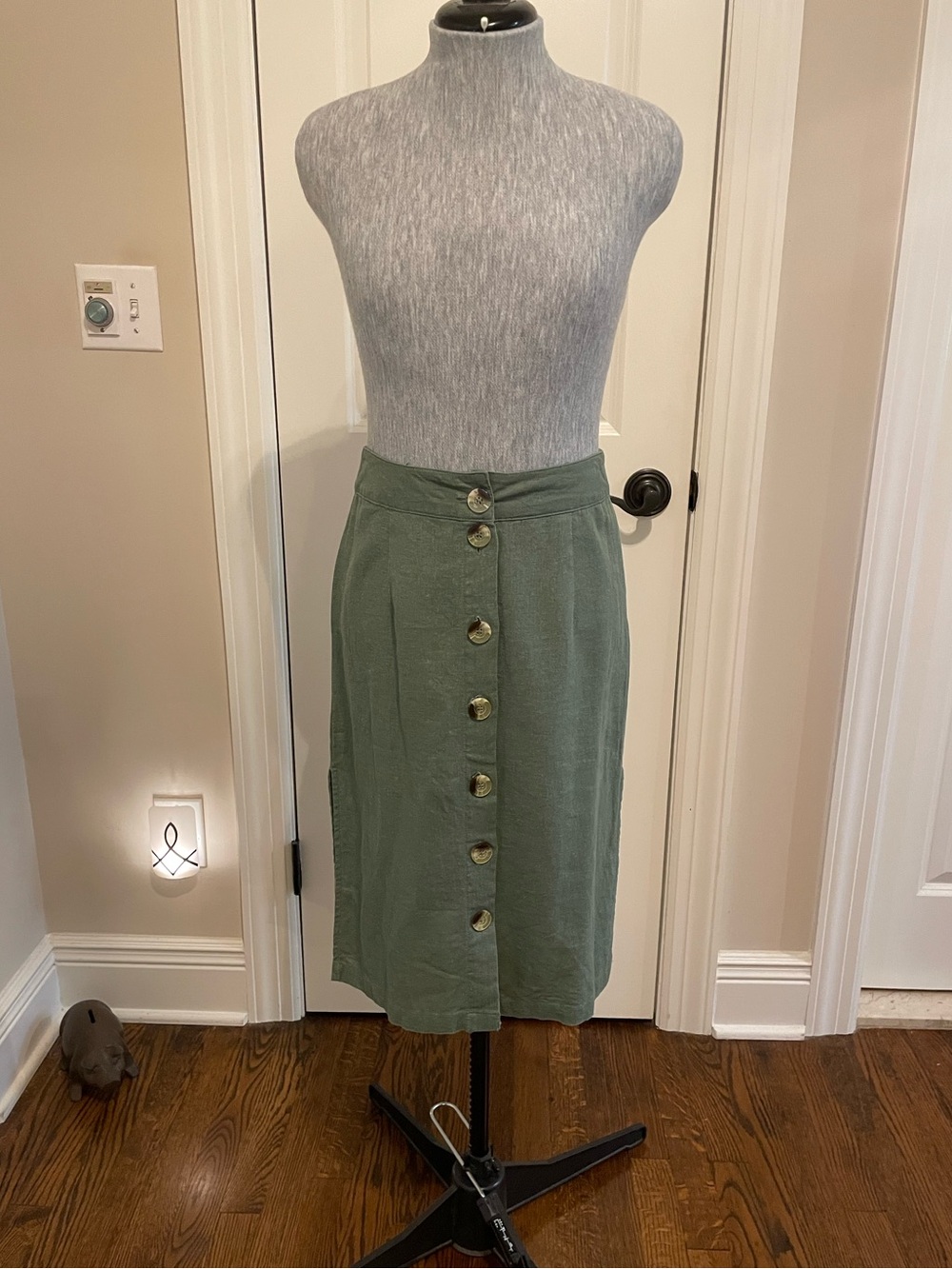 Vero Moda Olive Green Button-Front Midi Skirt - Picture 2 of 15